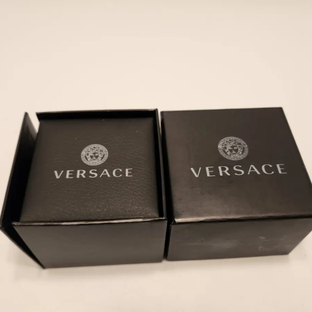 Versace Medusa  Ring 5 ¼ Never worn Gold - Picture 5 of 5